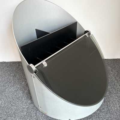 Rolling bar in stainless steel and glass by Claudio Salocchi. Italy 1970. in the style of Mario Sabot, Willy Rizzo, Maison Jansen, Hollywood Regency, Gio Ponti, Gianfranco Frattini, Cassina, Osvaldo Borsani, Joe Colombo, Vico Magistretti, Ico Luisa Parisi, Mario Bellini, Tito Agnoli, Afra Tobia Carlo Scarpa , Luciano Frigerio, Sporiti, Marco Zanuso, Giulio Moscatelli, Formanova. mid-century modern space age brass metal wood dry bar