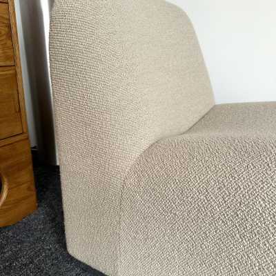 Pair of Alky armchairs or easy chairs reupholstered in bouclé fabrics by Giancarlo Piretti for Anonima Castelli. Italy 1970. First edition with polished cast aluminum base. in the style of Gio Ponti, Gianfranco Frattini, Cassina, Osvaldo Borsani, Joe Colombo, Vico Magistretti, Ico Luisa Parisi, Mario Bellini, Tito Agnoli, Afra Tobia Carlo Scarpa, Luciano Frigerio, Sporiti, Marco Zanuso, Giulio Moscatelli, Formanova. brass mid-century space age modern chrome stainless steel