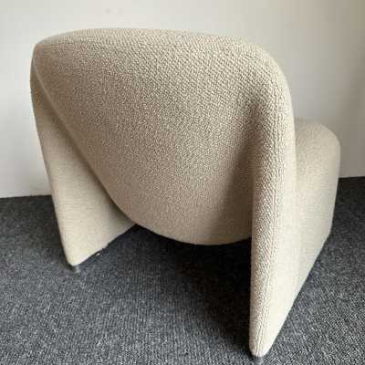 Pair of Alky armchairs or easy chairs reupholstered in bouclé fabrics by Giancarlo Piretti for Anonima Castelli. Italy 1970. First edition with polished cast aluminum base. in the style of Gio Ponti, Gianfranco Frattini, Cassina, Osvaldo Borsani, Joe Colombo, Vico Magistretti, Ico Luisa Parisi, Mario Bellini, Tito Agnoli, Afra Tobia Carlo Scarpa, Luciano Frigerio, Sporiti, Marco Zanuso, Giulio Moscatelli, Formanova. brass mid-century space age modern chrome stainless steel