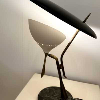 rare Desk lamp in brass, marble and lacquered metal by Lumen. Italy 1950. in the style of Reggiani, Sciolari, Francesco Buzzi Ceriani, Stilnovo, Angelo Brotto for Esperia, Aldo Carlo Nason for Mazzega, Venini, Vistosi, La Murrina, Toni Zuccheri, Fontana Arte, Artemide, Arteluce, Arredoluce, Luigi Caccia Dominioni . mid-century modern space chandelier ceiling pendant lightning floor lamp wood