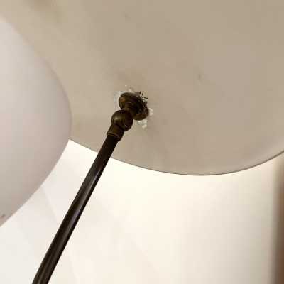 rare Desk lamp in brass, marble and lacquered metal by Lumen. Italy 1950. in the style of Reggiani, Sciolari, Francesco Buzzi Ceriani, Stilnovo, Angelo Brotto for Esperia, Aldo Carlo Nason for Mazzega, Venini, Vistosi, La Murrina, Toni Zuccheri, Fontana Arte, Artemide, Arteluce, Arredoluce, Luigi Caccia Dominioni . mid-century modern space chandelier ceiling pendant lightning floor lamp wood