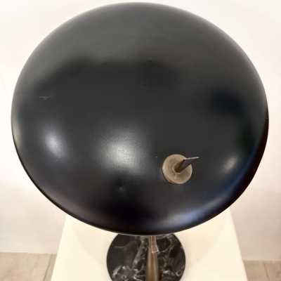 rare Desk lamp in brass, marble and lacquered metal by Lumen. Italy 1950. in the style of Reggiani, Sciolari, Francesco Buzzi Ceriani, Stilnovo, Angelo Brotto for Esperia, Aldo Carlo Nason for Mazzega, Venini, Vistosi, La Murrina, Toni Zuccheri, Fontana Arte, Artemide, Arteluce, Arredoluce, Luigi Caccia Dominioni . mid-century modern space chandelier ceiling pendant lightning floor lamp wood