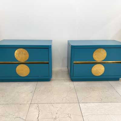 Pair of bedside tables or side tables in turquoise lacquered wood and brass. Italy 1990 in the style of Mid-Century Modern Space Age Hollywood Regency, Jean Claude Mahey, Mario Sabot, Willy Rizzo, Maison Charles.