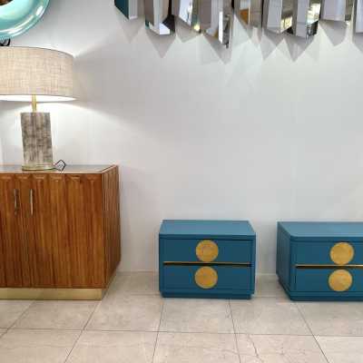 Pair of bedside tables or side tables in turquoise lacquered wood and brass. Italy 1990 in the style of Mid-Century Modern Space Age Hollywood Regency, Jean Claude Mahey, Mario Sabot, Willy Rizzo, Maison Charles.