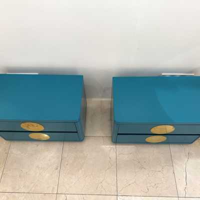 Pair of bedside tables or side tables in turquoise lacquered wood and brass. Italy 1990 in the style of Mid-Century Modern Space Age Hollywood Regency, Jean Claude Mahey, Mario Sabot, Willy Rizzo, Maison Charles.