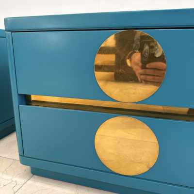 Pair of bedside tables or side tables in turquoise lacquered wood and brass. Italy 1990 in the style of Mid-Century Modern Space Age Hollywood Regency, Jean Claude Mahey, Mario Sabot, Willy Rizzo, Maison Charles.