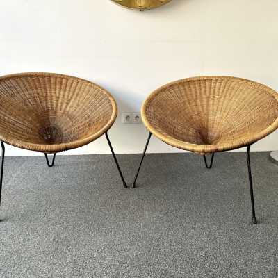 Pair of rattan and black lacquered metal armchairs by Roberto Mango. Italy 1950 in the style of Janine Abraham, Mathieu Matégot, Vivai Del Sud, Maison Jansen, Maison et Jardin Gallery, Gio Ponti, Gianfranco Frattini, Cassina, Osvaldo Borsani, Joe Colombo, Vico Magistretti, Luisa Parisi, Mario Bellini, Tito Agnoli, Afra Tobia Carlo Scarpa, Luciano Frigerio, Sporiti, Marco Zanuso, Giulio Moscatelli, Formanova. slipper chairs mid-century modern design italy 1960 1970