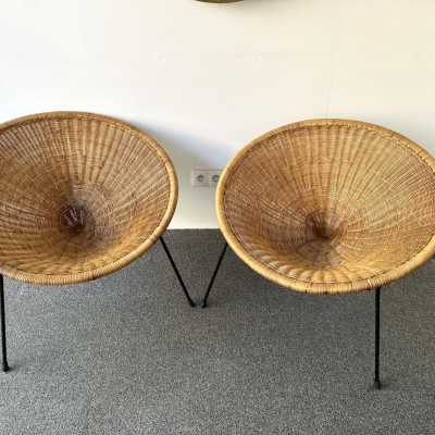 Pair of rattan and black lacquered metal armchairs by Roberto Mango. Italy 1950 in the style of Janine Abraham, Mathieu Matégot, Vivai Del Sud, Maison Jansen, Maison et Jardin Gallery, Gio Ponti, Gianfranco Frattini, Cassina, Osvaldo Borsani, Joe Colombo, Vico Magistretti, Luisa Parisi, Mario Bellini, Tito Agnoli, Afra Tobia Carlo Scarpa, Luciano Frigerio, Sporiti, Marco Zanuso, Giulio Moscatelli, Formanova. slipper chairs mid-century modern design italy 1960 1970
