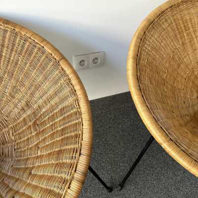 Pair of rattan and black lacquered metal armchairs by Roberto Mango. Italy 1950 in the style of Janine Abraham, Mathieu Matégot, Vivai Del Sud, Maison Jansen, Maison et Jardin Gallery, Gio Ponti, Gianfranco Frattini, Cassina, Osvaldo Borsani, Joe Colombo, Vico Magistretti, Luisa Parisi, Mario Bellini, Tito Agnoli, Afra Tobia Carlo Scarpa, Luciano Frigerio, Sporiti, Marco Zanuso, Giulio Moscatelli, Formanova. slipper chairs mid-century modern design italy 1960 1970