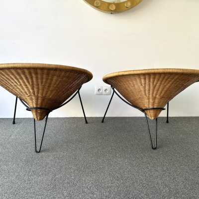 Pair of rattan and black lacquered metal armchairs by Roberto Mango. Italy 1950 in the style of Janine Abraham, Mathieu Matégot, Vivai Del Sud, Maison Jansen, Maison et Jardin Gallery, Gio Ponti, Gianfranco Frattini, Cassina, Osvaldo Borsani, Joe Colombo, Vico Magistretti, Luisa Parisi, Mario Bellini, Tito Agnoli, Afra Tobia Carlo Scarpa, Luciano Frigerio, Sporiti, Marco Zanuso, Giulio Moscatelli, Formanova. slipper chairs mid-century modern design italy 1960 1970