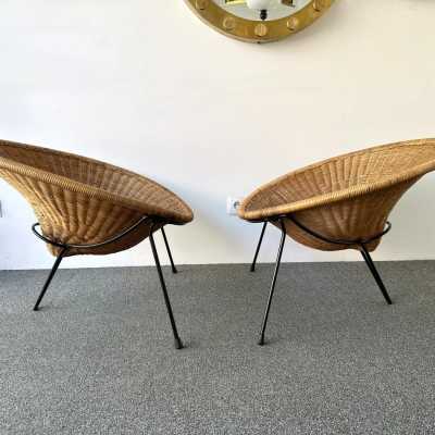 Pair of rattan and black lacquered metal armchairs by Roberto Mango. Italy 1950 in the style of Janine Abraham, Mathieu Matégot, Vivai Del Sud, Maison Jansen, Maison et Jardin Gallery, Gio Ponti, Gianfranco Frattini, Cassina, Osvaldo Borsani, Joe Colombo, Vico Magistretti, Luisa Parisi, Mario Bellini, Tito Agnoli, Afra Tobia Carlo Scarpa, Luciano Frigerio, Sporiti, Marco Zanuso, Giulio Moscatelli, Formanova. slipper chairs mid-century modern design italy 1960 1970