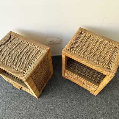 Pair of end tables or bedside tables in rattan and glass by Tito Agnoli. Italy 1970. in the style of Renato Zevi, Bonacina, Romeo Rega, Maison Jansen, Willy Rizzo, Mario Sabot. coffee table console mirror mid-century modern wood brass italy 1980