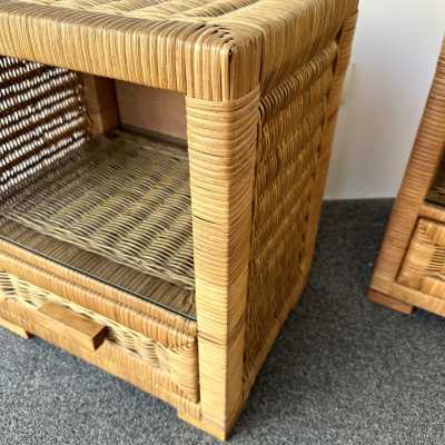 Pair of end tables or bedside tables in rattan and glass by Tito Agnoli. Italy 1970. in the style of Renato Zevi, Bonacina, Romeo Rega, Maison Jansen, Willy Rizzo, Mario Sabot. coffee table console mirror mid-century modern wood brass italy 1980