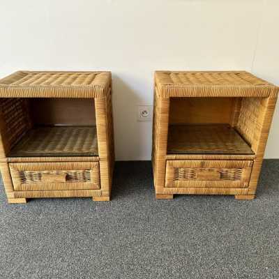 Pair of end tables or bedside tables in rattan and glass by Tito Agnoli. Italy 1970. in the style of Renato Zevi, Bonacina, Romeo Rega, Maison Jansen, Willy Rizzo, Mario Sabot. coffee table console mirror mid-century modern wood brass italy 1980
