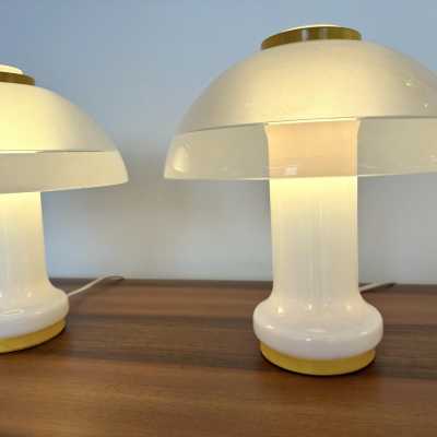Mid-Century Modern Space Age Pair of mushroom table or bedside lamps Murano glass and yellow lacquered metal details by F. Fabbian. Famous design like Carlo Aldo Nason for Mazzega, Venini, Vistosi, La Murrina, Poliarte, Stilnovo, Arteluce, Arredoluce, Angelo Brotto for Esperia, Fontana Arte, Cristal Art. brass metal wood 1960s 1950s