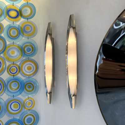 Mid-Century Modern Space Age pair of wall lights lamps sconces in silver nickeled brass and opaline diffuser glass shades, model 2254 by Fontana Arte. Design attributed to Max Ingrand. Reggiani, Sciolari, Francesco Buzzi Ceriani, Stilnovo, Angelo Brotto for Esperia, Aldo Carlo Nason for Mazzega, Venini, Vistosi, La Murrina, Toni Zuccheri, Artemide, Arteluce, Arredoluce, Luigi Caccia Dominioni brass metal wood 1970s 1950s sconces wall lights lamps