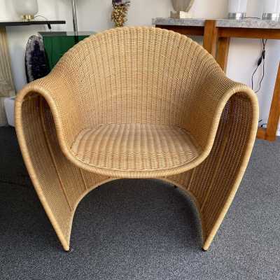 Mid-Century Modern style pair of King Tubby rattan wicker armchairs or lounge chairs by the designer Platt and Young for the quality and famous Italian design editor Driade from the 1990s, (1998). Famous design like Gio Ponti, Gianfranco Frattini, Cassina, Osvaldo Borsani, Joe Colombo, Vico Magistretti, Luisa Parisi, Mario Bellini, Tito Agnoli, Afra Tobia Carlo Scarpa, Luciano Frigerio, Sporiti, Marco Zanuso, Giulio Moscatelli, Formanova, Maxalto, Alvar Aalto. mid-century modern space age hollywood regency