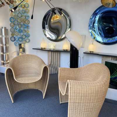 Mid-Century Modern style pair of King Tubby rattan wicker armchairs or lounge chairs by the designer Platt and Young for the quality and famous Italian design editor Driade from the 1990s, (1998). Famous design like Gio Ponti, Gianfranco Frattini, Cassina, Osvaldo Borsani, Joe Colombo, Vico Magistretti, Luisa Parisi, Mario Bellini, Tito Agnoli, Afra Tobia Carlo Scarpa, Luciano Frigerio, Sporiti, Marco Zanuso, Giulio Moscatelli, Formanova, Maxalto, Alvar Aalto. mid-century modern space age hollywood regency