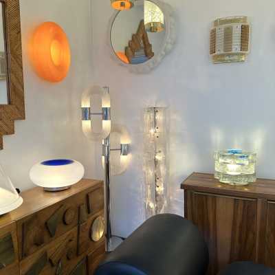 Large Mid-Century Modern space age round cube lamp design by the Italian manufacture Poliarte. Pressed bubble glass with blue detail. Famous editor manufacture like Venini, Vistosi, La Murrina, Seguso, Aldo Nason, Carlo Aldo Nason for Mazzega, Stilnovo, Arteluce, Arredoluce, Artemide, Pierre Cardin, Lumi, Luci, RAAK, Angelo Lelii, Francesco Bocola, Superstudio, Enrico Tronconi, Mario Bellini, Harvey Guzzini, Luigi Massoni, Martinelli, Fabio Lenci, Gio Ponti.