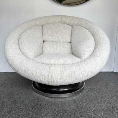 Large Mid-Century Modern Space Age armchairs or lounge chairs in Boucle fabric and fiberglass structure by Sapotiti. New upholstery. Famous design like Gio Ponti, Gianfranco Frattini, Cassina, Osvaldo Borsani, Joe Colombo, Vico Magistretti, Ico Luisa Parisi, Mario Bellini, Tito Agnoli, Afra Tobia Carlo Scarpa, Luciano Frigerio, Marco Zanuso, Giulio Moscatelli, Formanova. metal brass wood 1960s 1950s