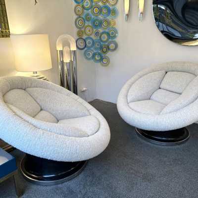 Large Mid-Century Modern Space Age armchairs or lounge chairs in Boucle fabric and fiberglass structure by Sapotiti. New upholstery. Famous design like Gio Ponti, Gianfranco Frattini, Cassina, Osvaldo Borsani, Joe Colombo, Vico Magistretti, Ico Luisa Parisi, Mario Bellini, Tito Agnoli, Afra Tobia Carlo Scarpa, Luciano Frigerio, Marco Zanuso, Giulio Moscatelli, Formanova. metal brass wood 1960s 1950s