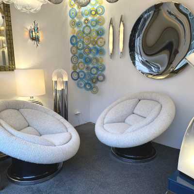 Large Mid-Century Modern Space Age armchairs or lounge chairs in Boucle fabric and fiberglass structure by Sapotiti. New upholstery. Famous design like Gio Ponti, Gianfranco Frattini, Cassina, Osvaldo Borsani, Joe Colombo, Vico Magistretti, Ico Luisa Parisi, Mario Bellini, Tito Agnoli, Afra Tobia Carlo Scarpa, Luciano Frigerio, Marco Zanuso, Giulio Moscatelli, Formanova. metal brass wood 1960s 1950s