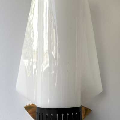 Mid-Century Modern wall lights lamps sconces in white perspex lucite metacrylate, black painted lacquered metal and brass. Original Stilnovo tag. Famous design like Reggiani, Sciolari, Francesco Buzzi Ceriani, Angelo Brotto for Esperia, Aldo Carlo Nason for Mazzega, Venini, Vistosi, La Murrina, Toni Zuccheri, Fontana Arte, Artemide, Arteluce, Arredoluce, Luigi Caccia Dominioni. space age bronze metal wood 1970s 1050s