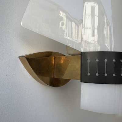 Mid-Century Modern wall lights lamps sconces in white perspex lucite metacrylate, black painted lacquered metal and brass. Original Stilnovo tag. Famous design like Reggiani, Sciolari, Francesco Buzzi Ceriani, Angelo Brotto for Esperia, Aldo Carlo Nason for Mazzega, Venini, Vistosi, La Murrina, Toni Zuccheri, Fontana Arte, Artemide, Arteluce, Arredoluce, Luigi Caccia Dominioni. space age bronze metal wood 1970s 1050s