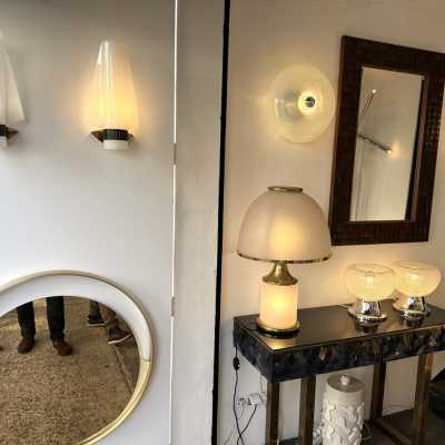 Mid-Century Modern wall lights lamps sconces in white perspex lucite metacrylate, black painted lacquered metal and brass. Original Stilnovo tag. Famous design like Reggiani, Sciolari, Francesco Buzzi Ceriani, Angelo Brotto for Esperia, Aldo Carlo Nason for Mazzega, Venini, Vistosi, La Murrina, Toni Zuccheri, Fontana Arte, Artemide, Arteluce, Arredoluce, Luigi Caccia Dominioni. space age bronze metal wood 1970s 1050s