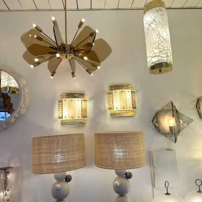 Chandelier ceiling pendant light lamp in brass and glass blade by Gino Paroldo. Famous designs like Stilnovo, Vistosi, Venini, La Murrina, Seguso, Sciolari, Reggiani, Lumica, Aldo Carlo Nason for Mazzega, Stilkronen, Staff. bronze wood metal italian design 1960s 1950s fontana arte cristal art