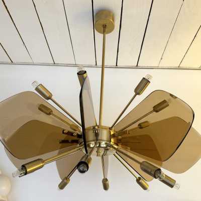 Chandelier ceiling pendant light lamp in brass and glass blade by Gino Paroldo. Famous designs like Stilnovo, Vistosi, Venini, La Murrina, Seguso, Sciolari, Reggiani, Lumica, Aldo Carlo Nason for Mazzega, Stilkronen, Staff. bronze wood metal italian design 1960s 1950s fontana arte cristal art