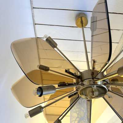 Chandelier ceiling pendant light lamp in brass and glass blade by Gino Paroldo. Famous designs like Stilnovo, Vistosi, Venini, La Murrina, Seguso, Sciolari, Reggiani, Lumica, Aldo Carlo Nason for Mazzega, Stilkronen, Staff. bronze wood metal italian design 1960s 1950s fontana arte cristal art