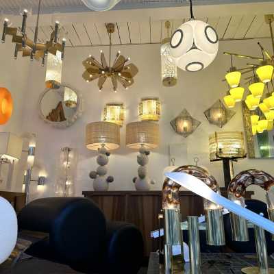 Chandelier ceiling pendant light lamp in brass and glass blade by Gino Paroldo. Famous designs like Stilnovo, Vistosi, Venini, La Murrina, Seguso, Sciolari, Reggiani, Lumica, Aldo Carlo Nason for Mazzega, Stilkronen, Staff. bronze wood metal italian design 1960s 1950s fontana arte cristal art
