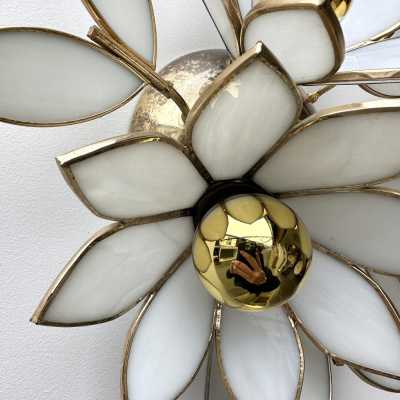 Mid-Century Modern Hollywood Regency pair of flowers wall lights lamps sconces, gold gilt brass and white glass. In the mood of Venini, Vistosi, La Murrina, Seguso, Mazzega. bronze metal wood italian design fontana arte cristal art