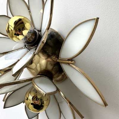 Mid-Century Modern Hollywood Regency pair of flowers wall lights lamps sconces, gold gilt brass and white glass. In the mood of Venini, Vistosi, La Murrina, Seguso, Mazzega. bronze metal wood italian design fontana arte cristal art
