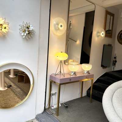 Mid-Century Modern Hollywood Regency pair of flowers wall lights lamps sconces, gold gilt brass and white glass. In the mood of Venini, Vistosi, La Murrina, Seguso, Mazzega. bronze metal wood italian design fontana arte cristal art