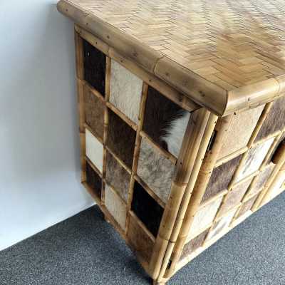 Mid-Century Modern Dry bar cabinet or buffet credenza in wood, bamboo, bamboo marquetry, doors decor with cow leather, glass shelf. Italian design attributed to the Dal Vera factory for the very typical marquetry top. Famous design like Mario Sabot, Maison Jansen, Hollywood Regency, Gio Ponti, Gianfranco Frattini, Cassina, Osvaldo Borsani, Joe Colombo, Vico Magistretti, Ico Luisa Parisi, Mario Bellini, Tito Agnoli, Afra Tobia Carlo Scarpa, Luciano Frigerio, Sporiti, Formanova , brass metal 1960s 1950s
