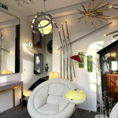 Extra large Mid-Century Modern brass frame mirror. Italian architect Gio Ponti placed this style of mirror in his interiors during the 1950s and 1960s. Same design period as Fontana Arte, Cristal Art, Pier Luigi Colli, Ico Parisi, Cesare Lacca, Franco Campo and Carlo Graffi, Osvaldo Borsani. bronze wood metal italian design