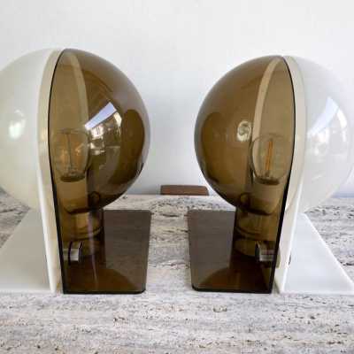 Mid-Century Modern Space Age pair of lucite plastic methacrylate table or bedside lamps, model Sirio by the Italian designer Brazzoni and Lampa for the editor Harvey Guzzini. Famous design like Reggiani, Sciolari, Francesco Buzzi Ceriani, Stilnovo, Angelo Brotto for Esperia, Aldo Carlo Nason for Mazzega, Venini, Vistosi, La Murrina, Toni Zuccheri, Fontana Arte, Artemide, Arteluce, Arredoluce, Luigi Caccia Dominioni. 1950s 1960s 1980s metal brass wood