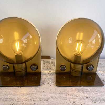 Mid-Century Modern Space Age pair of lucite plastic methacrylate table or bedside lamps, model Sirio by the Italian designer Brazzoni and Lampa for the editor Harvey Guzzini. Famous design like Reggiani, Sciolari, Francesco Buzzi Ceriani, Stilnovo, Angelo Brotto for Esperia, Aldo Carlo Nason for Mazzega, Venini, Vistosi, La Murrina, Toni Zuccheri, Fontana Arte, Artemide, Arteluce, Arredoluce, Luigi Caccia Dominioni. 1950s 1960s 1980s metal brass wood
