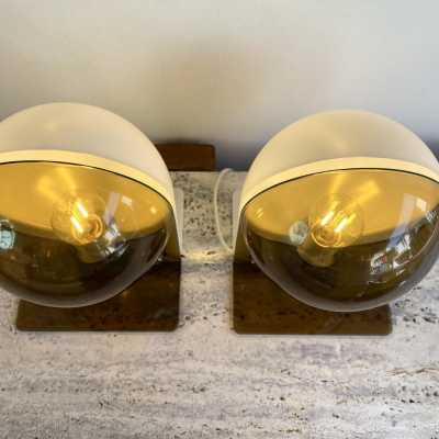 Mid-Century Modern Space Age pair of lucite plastic methacrylate table or bedside lamps, model Sirio by the Italian designer Brazzoni and Lampa for the editor Harvey Guzzini. Famous design like Reggiani, Sciolari, Francesco Buzzi Ceriani, Stilnovo, Angelo Brotto for Esperia, Aldo Carlo Nason for Mazzega, Venini, Vistosi, La Murrina, Toni Zuccheri, Fontana Arte, Artemide, Arteluce, Arredoluce, Luigi Caccia Dominioni. 1950s 1960s 1980s metal brass wood