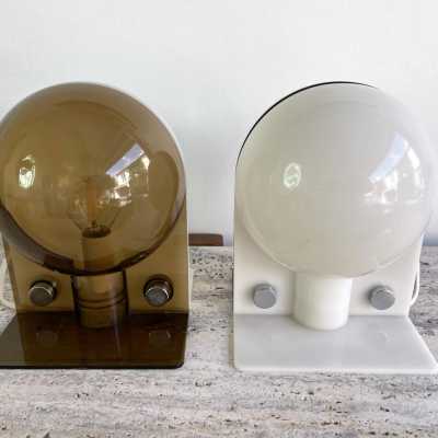 Mid-Century Modern Space Age pair of lucite plastic methacrylate table or bedside lamps, model Sirio by the Italian designer Brazzoni and Lampa for the editor Harvey Guzzini. Famous design like Reggiani, Sciolari, Francesco Buzzi Ceriani, Stilnovo, Angelo Brotto for Esperia, Aldo Carlo Nason for Mazzega, Venini, Vistosi, La Murrina, Toni Zuccheri, Fontana Arte, Artemide, Arteluce, Arredoluce, Luigi Caccia Dominioni. 1950s 1960s 1980s metal brass wood