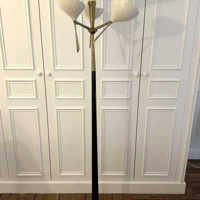 Very rare modernist floor lamp Mid-Century Modern late 40s beginning of 50s, lacquered metal and brass by the manufacture Lumen, design attributed to Angelo Lelii. Famous design like Stilnovo, Arteluce, Arredoluce, Angelo Brotto, Esperia. brass, wood, metal, 1960s, 1970s