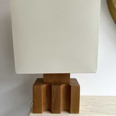 pair of or set of 2 lamps in massive elm wood by Maison Regain. Famous brutalist mid-century modern design like Pierre Chapo, Charlotte Perriand, Le Corbusier Pierre Jeanneret, Jean Prouvé, George Nakashima. Mid-Century modern space age brutalist 1970s 1950s