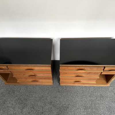 Mid-Century Modern Pair of wood wave handles, brass and mirror large bedside tables nightstands or side end tables. In the mood of Gio Ponti, Gianfranco Frattini, Cassina, Osvaldo Borsani, Joe Colombo, Vico Magistretti, Luisa Parisi, Mario Bellini, Tito Agnoli, Afra Tobia Scarpa, Luciano Frigerio, Sporiti, Marco Zanuso, Giulio Moscatelli, Formanova, Renato Zevi, Romeo Rega, Maison Jansen, Mario Sabot, Galerie Maison et Jardin, Dal Vera, Angelo Mangiarotti. nightstands end side low 1960s 1950s metal brass