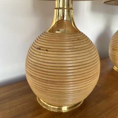 Mid-Century Modern pair of rattan wicker and brass table or bedside lamps. In the mood of Arpex International, Mario Lopez Torres, Gabriela Crespi, Galerie Maison & Jardin, Jansen, Dal Vera, Vivai Del Sud, Hollywood Regency