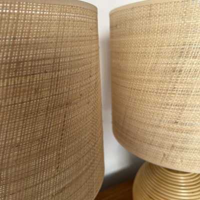 Mid-Century Modern pair of rattan wicker and brass table or bedside lamps. In the mood of Arpex International, Mario Lopez Torres, Gabriela Crespi, Galerie Maison & Jardin, Jansen, Dal Vera, Vivai Del Sud, Hollywood Regency