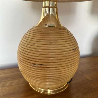 Mid-Century Modern pair of rattan wicker and brass table or bedside lamps. In the mood of Arpex International, Mario Lopez Torres, Gabriela Crespi, Galerie Maison & Jardin, Jansen, Dal Vera, Vivai Del Sud, Hollywood Regency