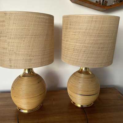 Mid-Century Modern pair of rattan wicker and brass table or bedside lamps. In the mood of Arpex International, Mario Lopez Torres, Gabriela Crespi, Galerie Maison & Jardin, Jansen, Dal Vera, Vivai Del Sud, Hollywood Regency