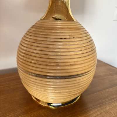 Mid-Century Modern pair of rattan wicker and brass table or bedside lamps. In the mood of Arpex International, Mario Lopez Torres, Gabriela Crespi, Galerie Maison & Jardin, Jansen, Dal Vera, Vivai Del Sud, Hollywood Regency